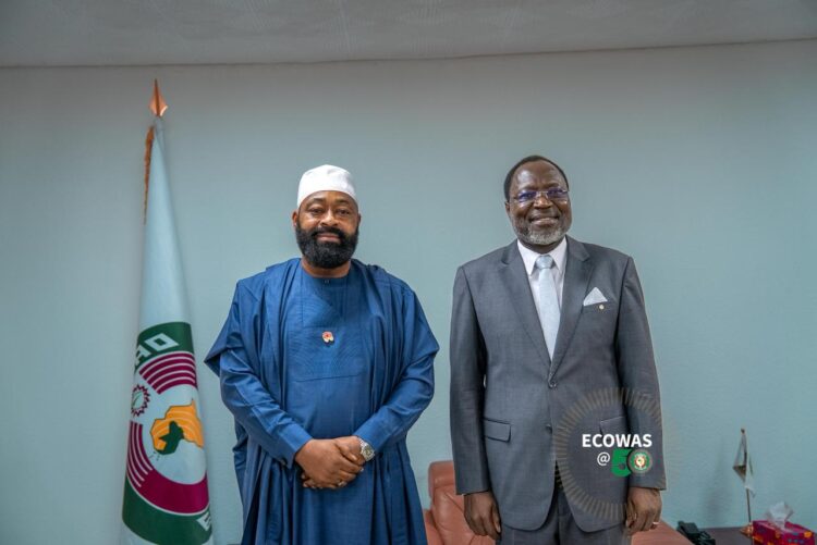 LA CEDEAO ET L’AGENCE NIGÉRIANE D’ÉLECTRIFICATION RURALE UNISSENT LEURS EFFORTS POUR RENFORCER L’ACCÈS À L’ÉNERGIE HORS RÉSEAU DANS L’ÉTAT DU NIGER